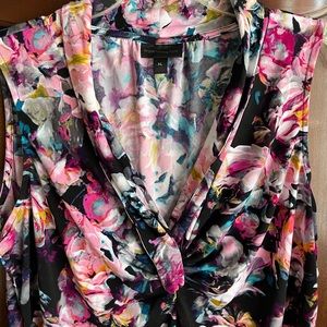 🌺🌸👚BEAUTIFUL WORTHINGTON FLOWERED SLEEVELESS TOP. VERY GOOD CONDITION.